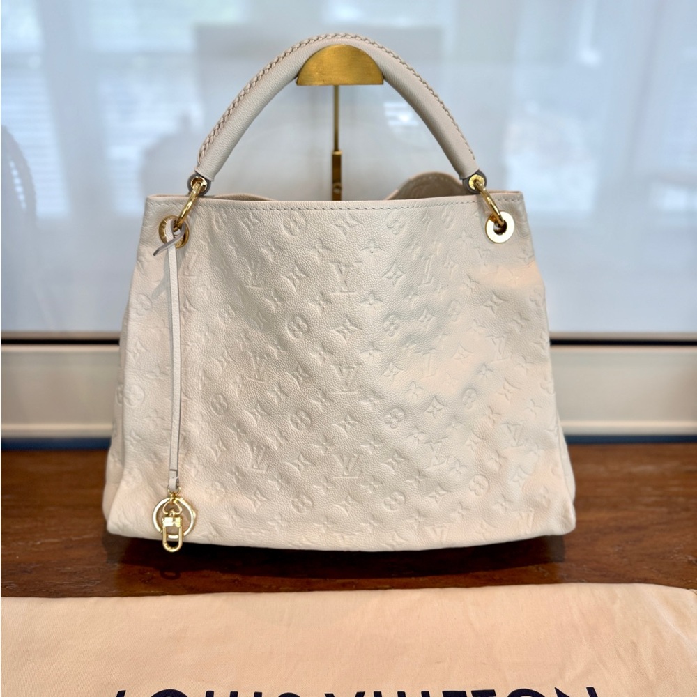 Louis Vuitton Cream Embossed Shoulder Bag artsy empreinte cream